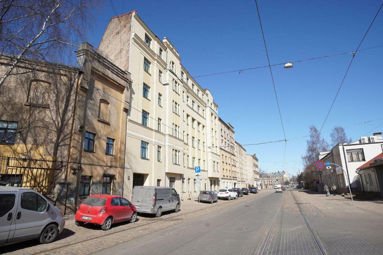 Апартаменты New Bohemian Crash Pad In Riga Center Экстерьер фото