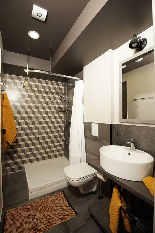 Апартаменты New Bohemian Crash Pad In Riga Center Экстерьер фото
